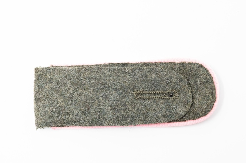 WWII German Reproduction Shoulder Board Panzer Pink Piped SINGLE BOARD STRAP