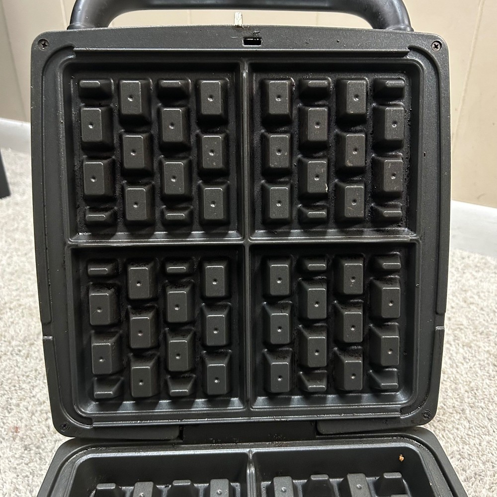 Michael Graves Waffle Maker Design 4 Slice Silver Chrome TSK-2926BW Modern
