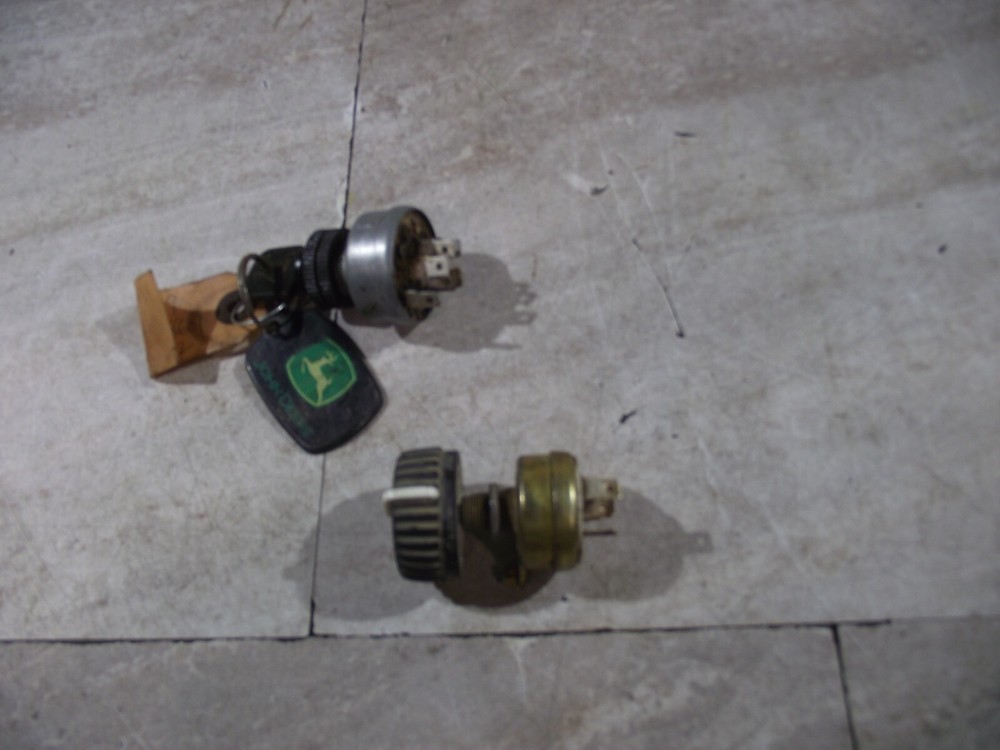 2013 JOHN DEERE RSX 850I SPORT. IGNTION KEY WITH DIFF LOCK SWITCH (OPS1227)