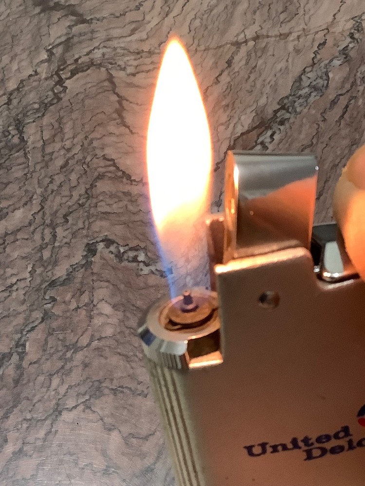 Vintage Ronson Varaflame Standard . US .