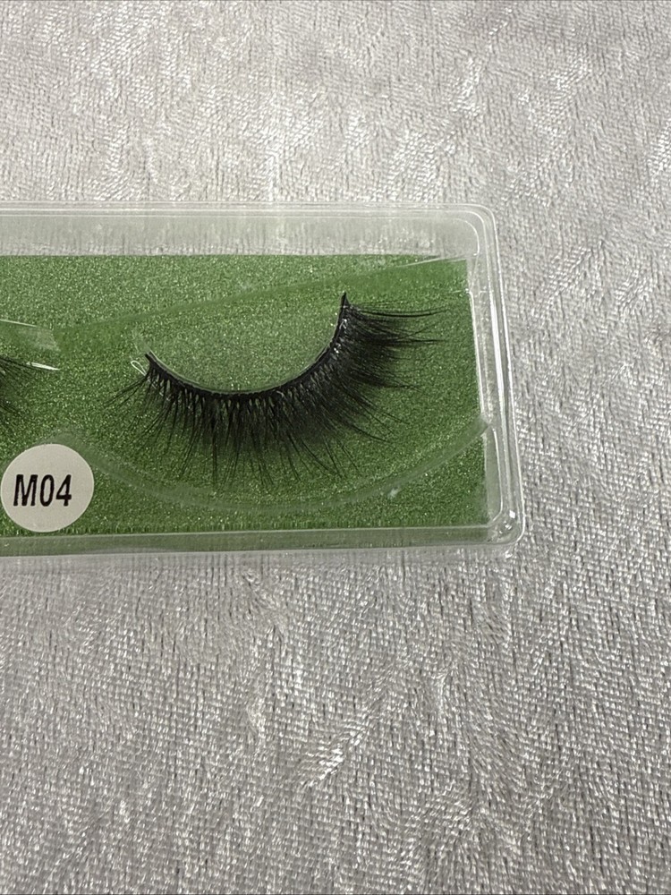 false eyelashes #M04