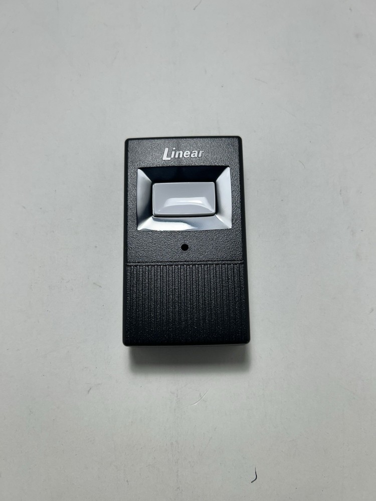 Linear 202083-03 Replacement Case For DT Remote. Case Only. No Visor Clip.