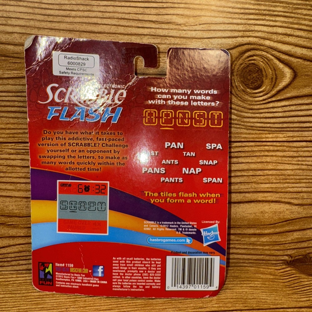 Hasbro SCRABBLE FLASH Handheld Electronic Clip-On Carabiner Game - RETAIL