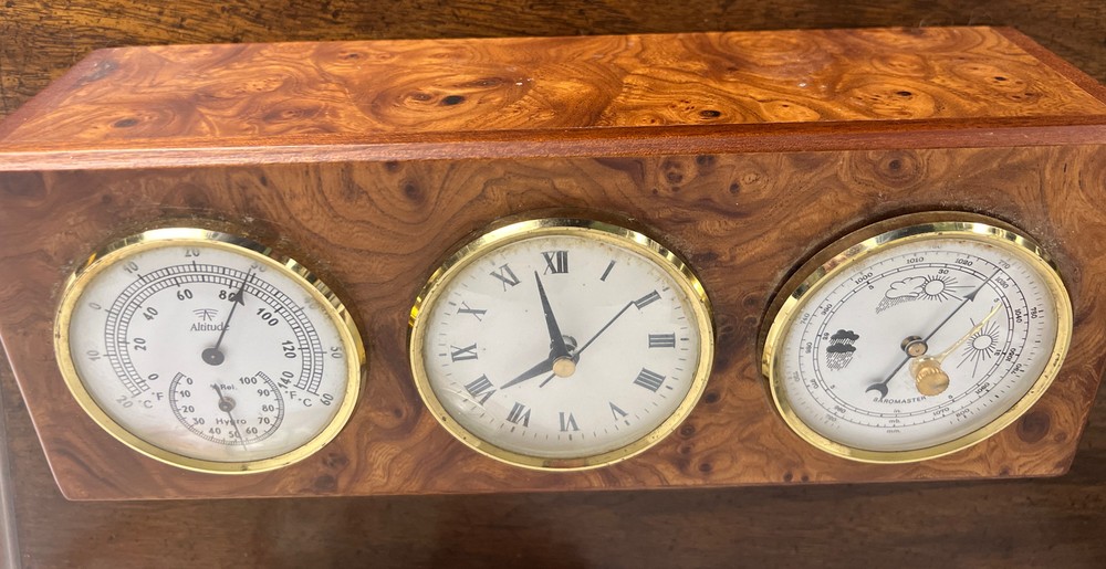 Desk Clock Barometer Altitude Humidity