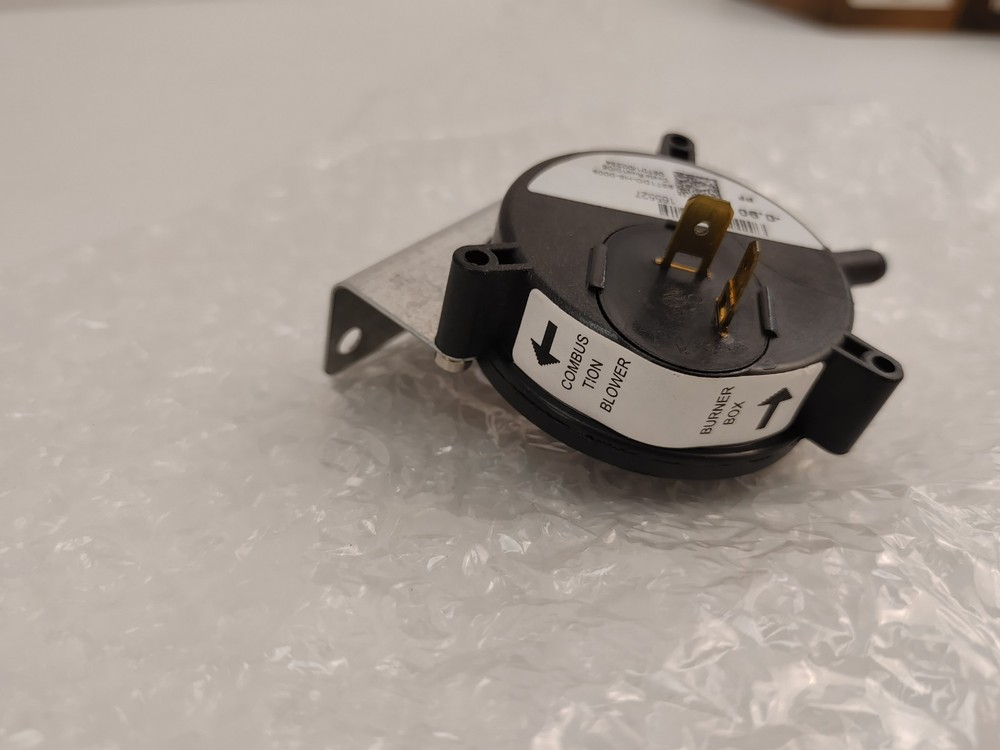 SOURCE 1 S1-02435286000 AIR PRESSURE SWITCH