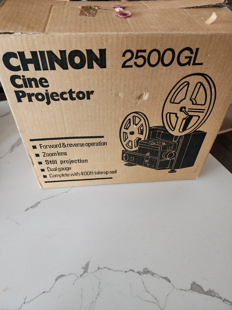 Chinon 2500 GL Self Reeling Adjustable Projector Original box, Packaging