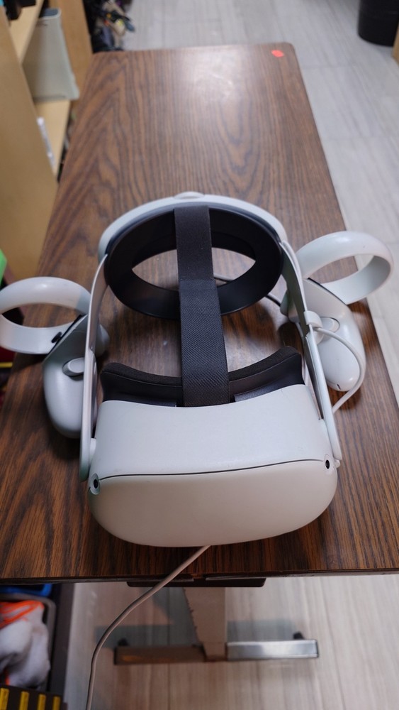 Meta Oculus Quest 2 LOT! Read!