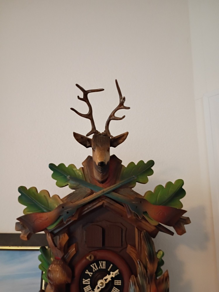 ANTIQUE MUSICAL HUNTER CUCKOO CLOCK...WORKING.... READ INFO