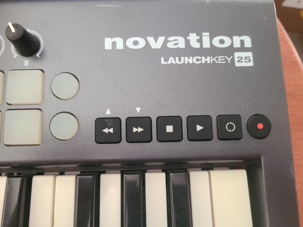 Novation Launchkey 25 MIDI keyboard controller - No Power Cord