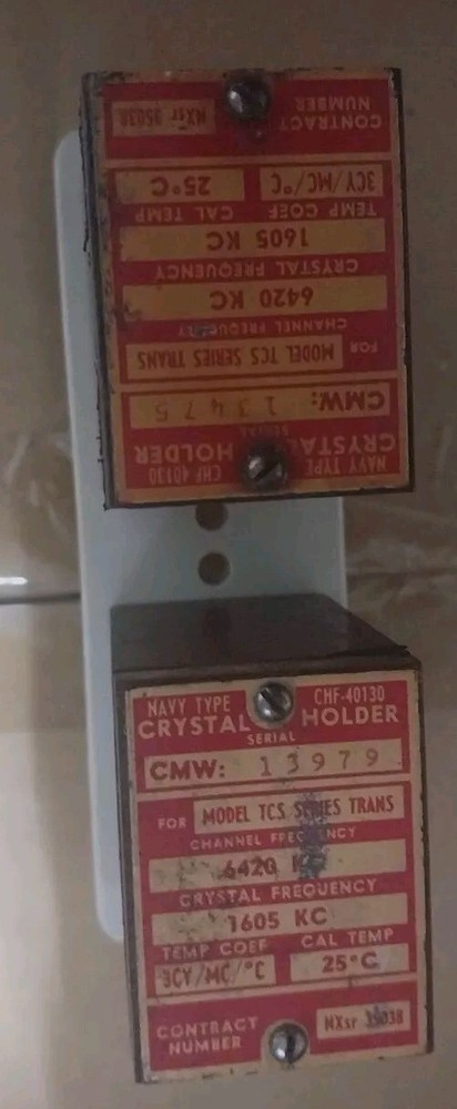 Ham Radio Ceramic frequency crystal socket. SOCKET ONLY. NO CRYSTAL ( NOS )