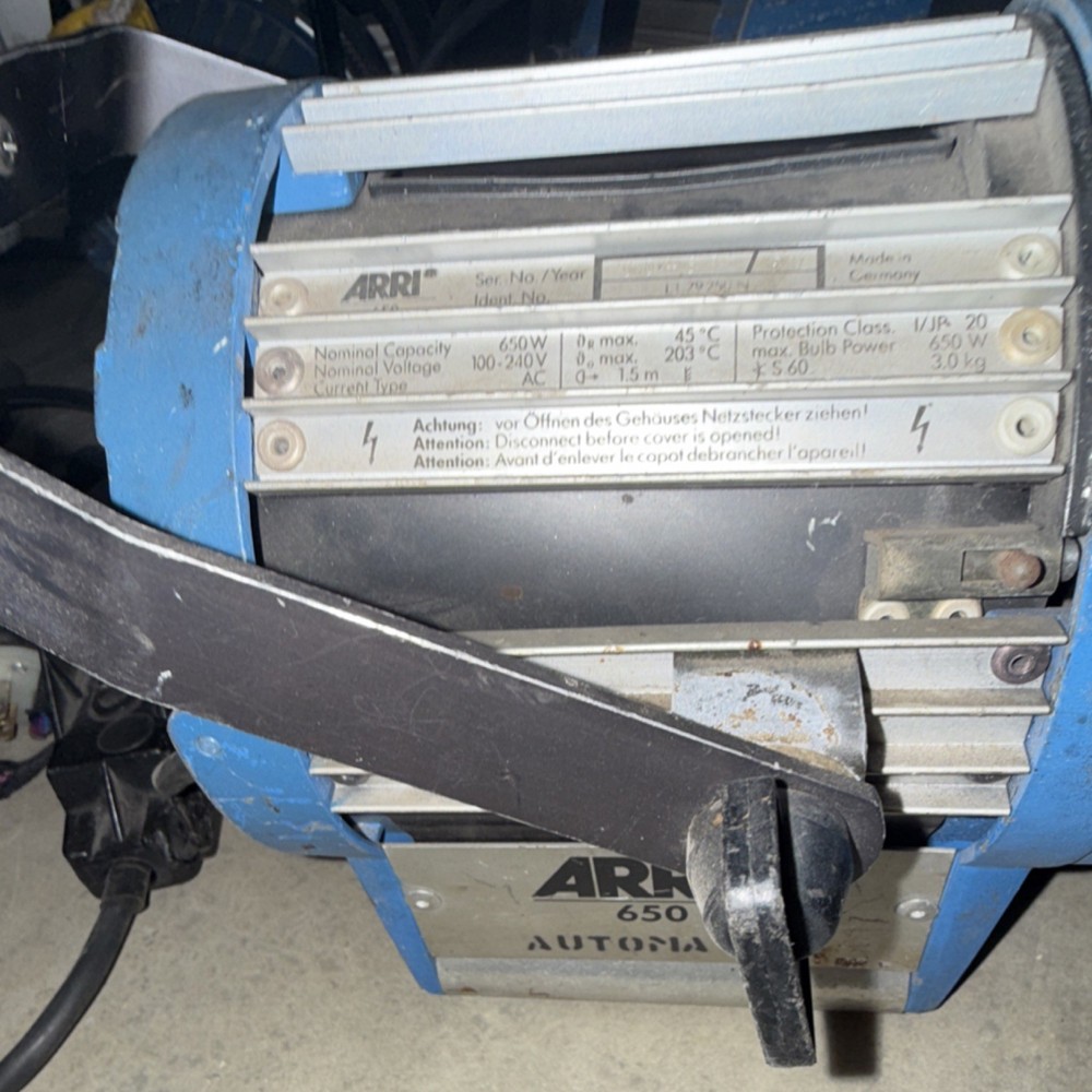 ARRI 650 650W Tungsten Continuous Lighting Barn Doors Blue Silver Black