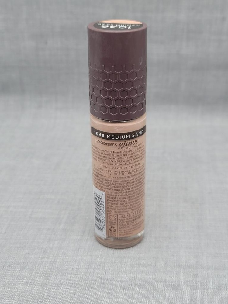 Burt's Bees Goodness Glows Liquid Foundation 1045 Medium Sand