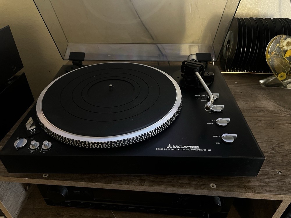 MGA Mitsubishi Direct Drive Fully Automatic DP-620 Turntable - Fully Functional