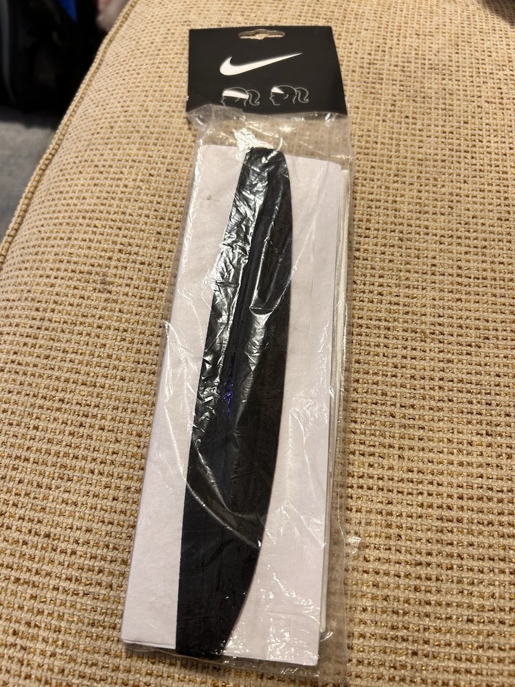 NWT Nike Black and White Athletic Headband