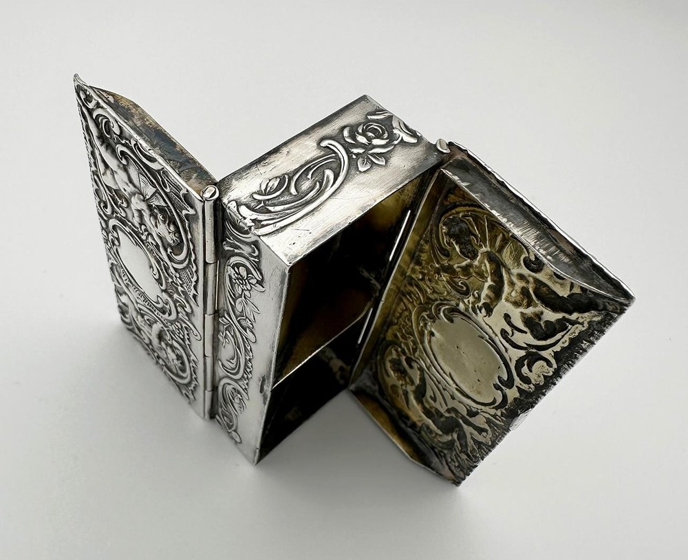GERMAN DUAL DOUBLE COMPARTMENT 800 SILVER STAMP BOX EMBOSSED CHERUBS c1900