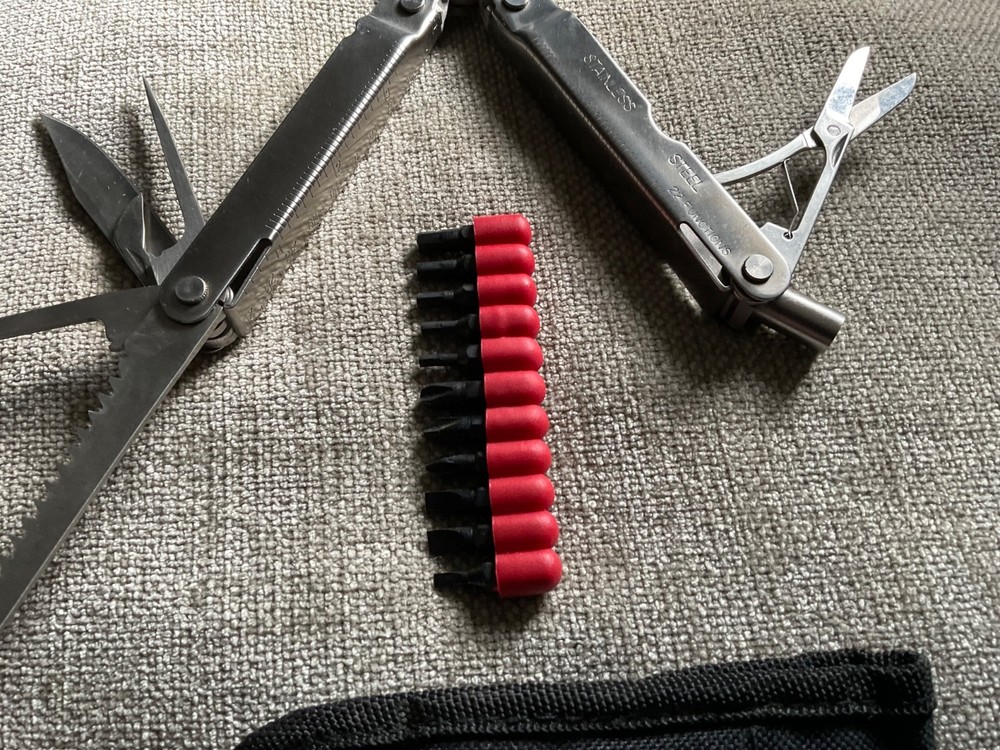 Multi-tool 22 Functions w/ 11 Bit Screwdriver Unbranded w/ Case See Pics