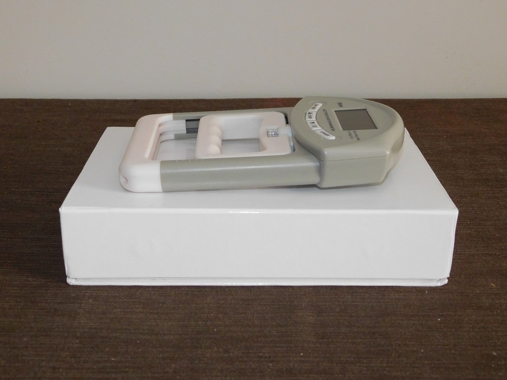 CE EH 101 ELECTRONIC HAND DYNAMOMETER HAND STRENGTH TESTER IN BOX