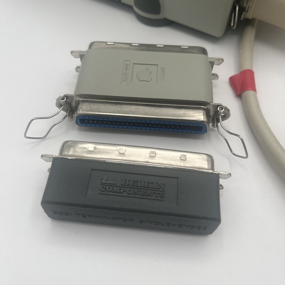 CD-R APS TECHNOLOGIES 106747 (4X Write) w/ Some Cables and Accessories.