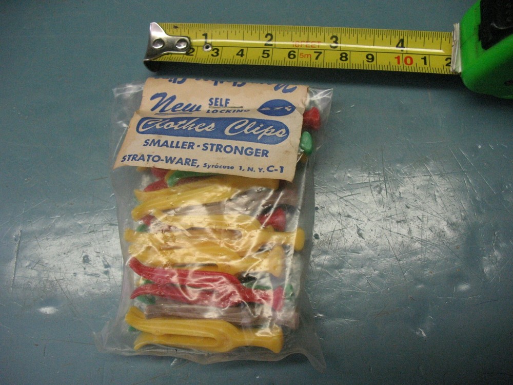 STRATO - WARE  SELF LOCKING   CLOTHES   CLIPS  UNOPENED  ORIGINAL   PACKAGE NICE
