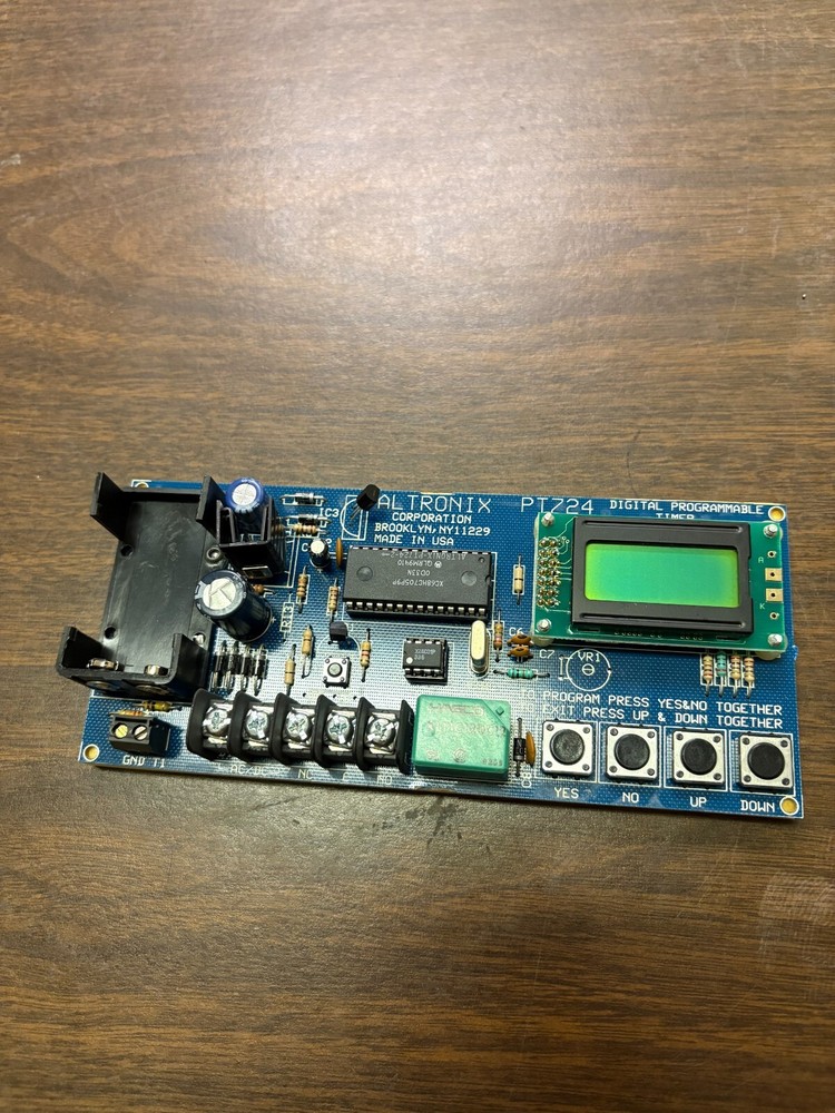 ALTRONIX PT724 Digital Programmable Timer