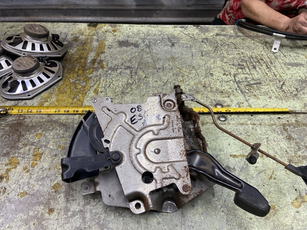 08-12  ESCAPE Park Brake Assembly (release Handle Damaged)