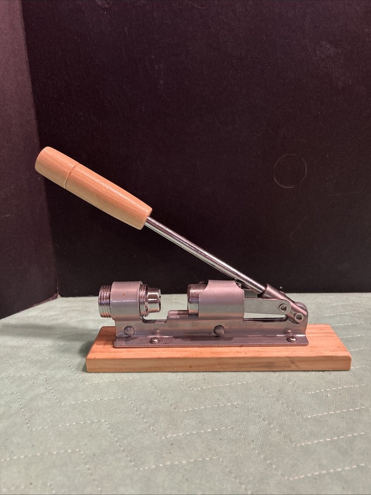 Pecan & Nut cracker Adjustable Pull Down Lever Handle EUC