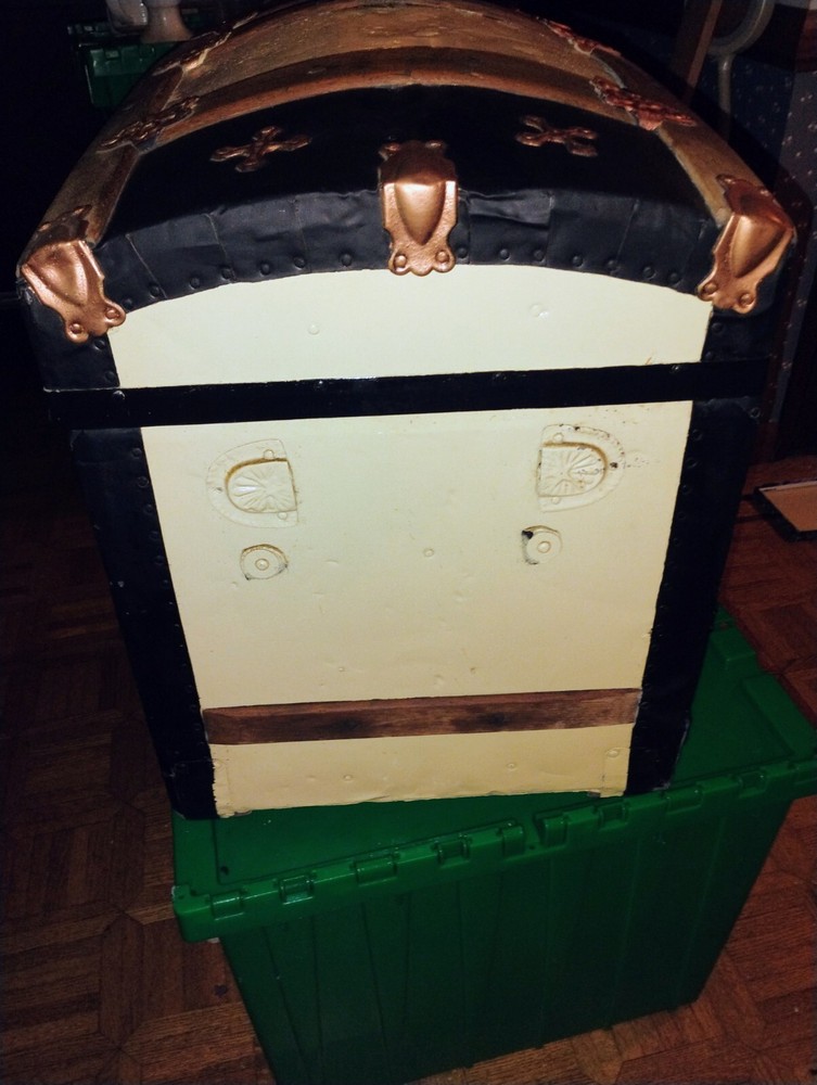 Camel Back Chest