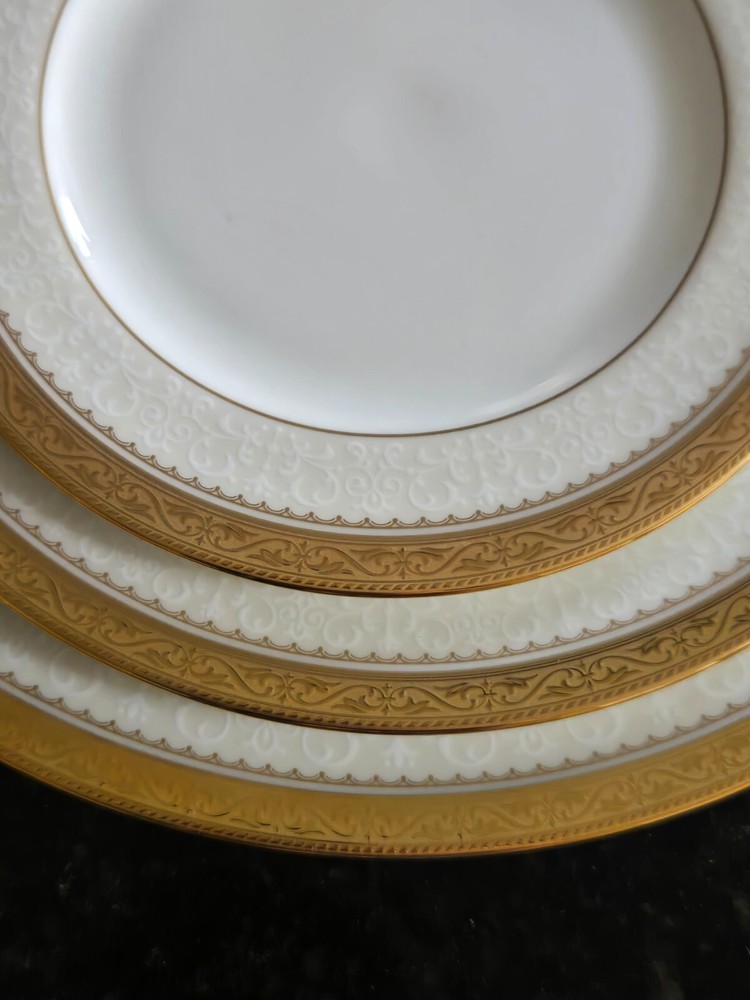 noritake Summit gold TWO 5 piece set