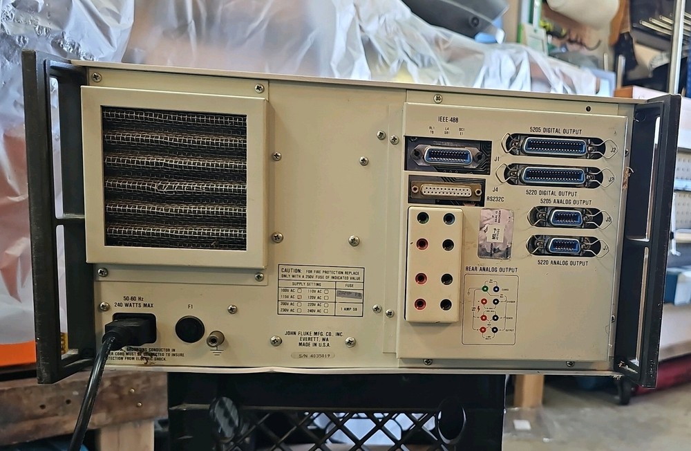 Fluke 5440B Direct Volts Calibrator