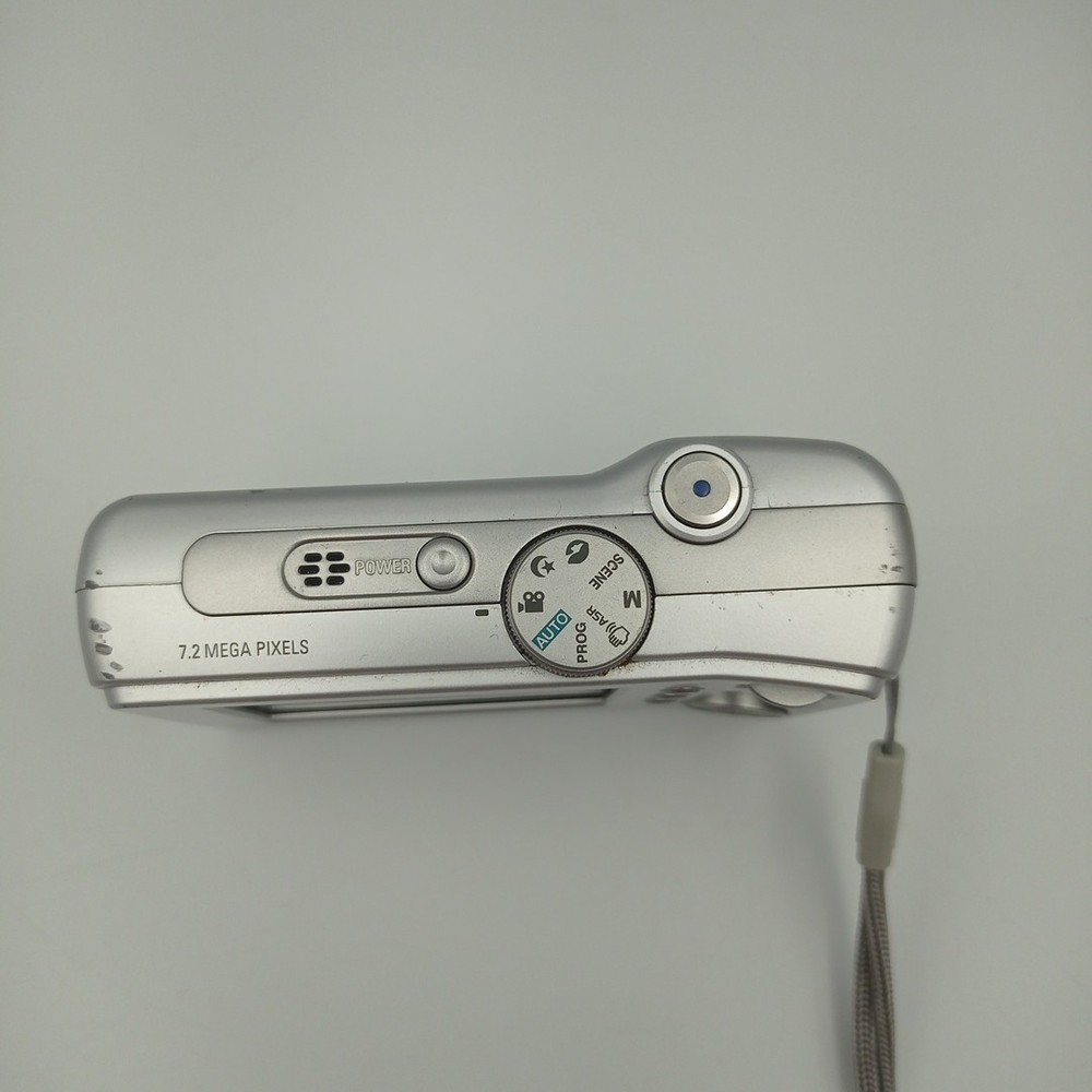 Samsung Digimax D75 7.2MP Compact Digital Camera Silver - Powers Off Randomly