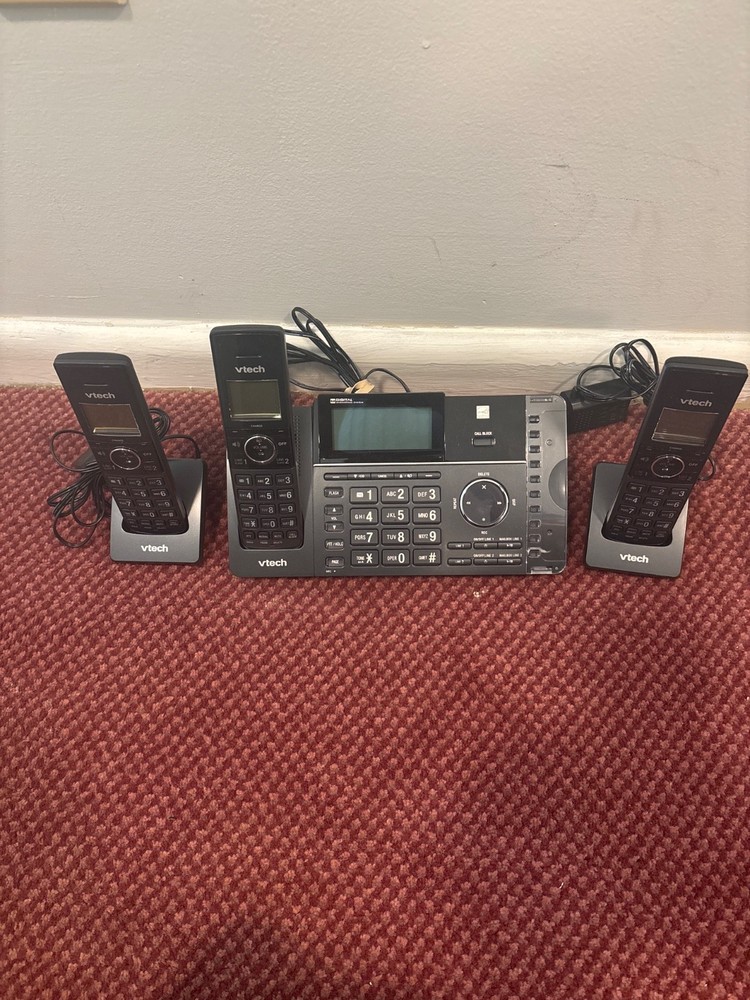 VTech Cordless Phone System w/ Digital Answering Machine Base + 3 Handsets Teste