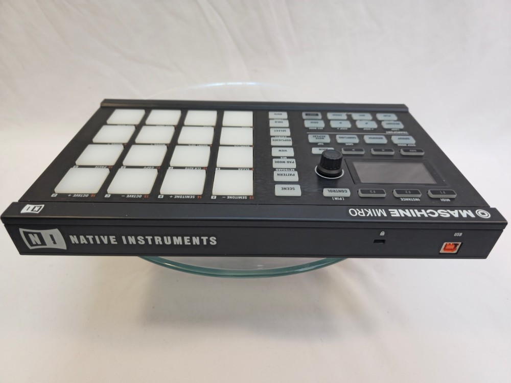 Native Instruments Maschine Mikro MK2 Drum Machine Controller