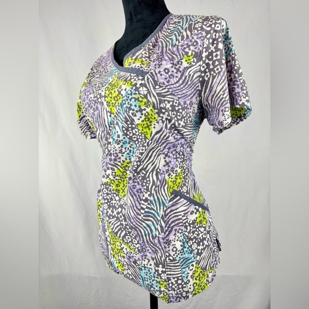 ScrubStar Leopard Print 2 Pocket Scrub Top