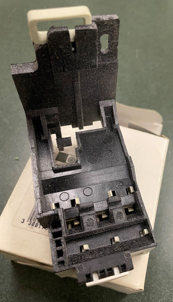 TELEMECANIQUE LA7D1064