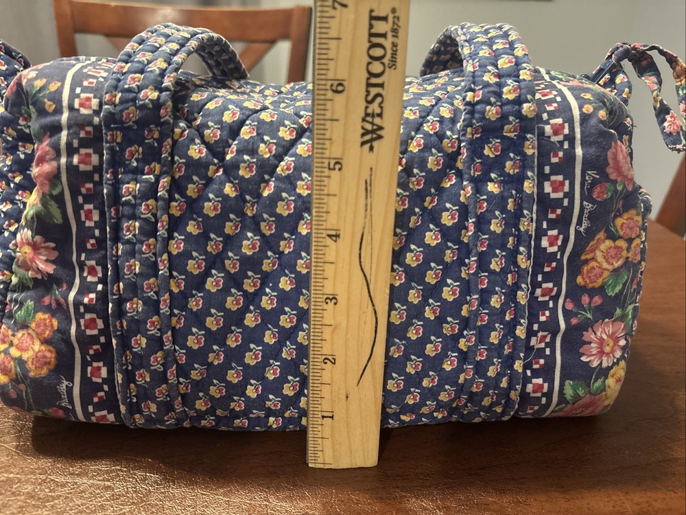 Vera Bradley quilted Shoulder purse. Flower Pattern.
