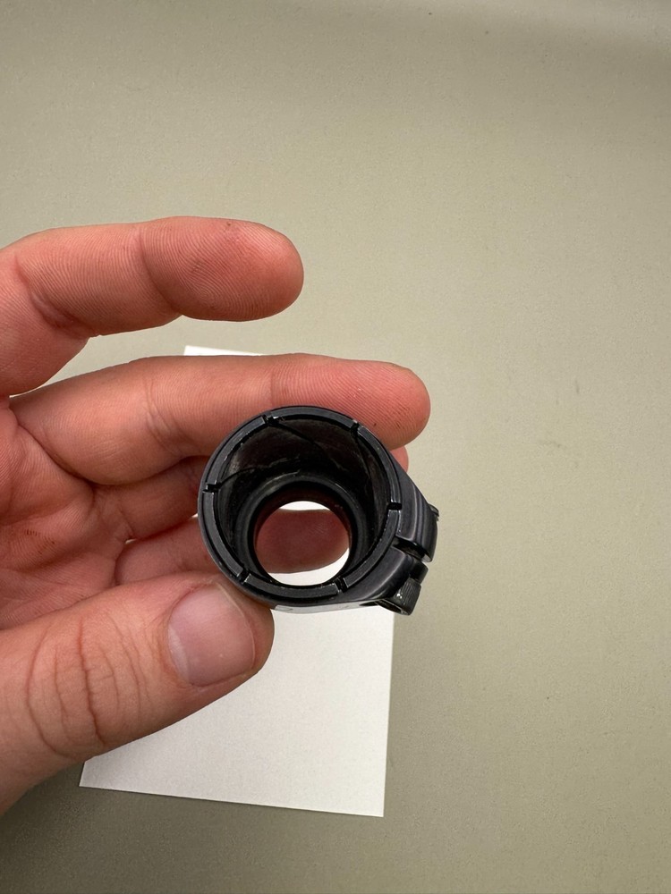 CCM PB Clamping Feedneck Dye Thread-Black