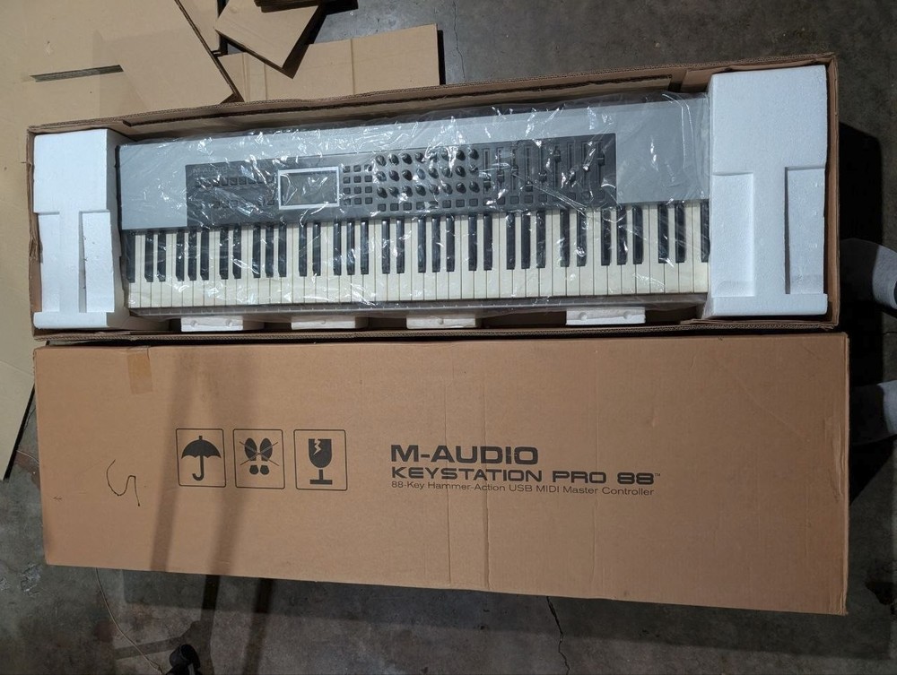 M-Audio Keystation Pro 88 Midi Controller Great Condition