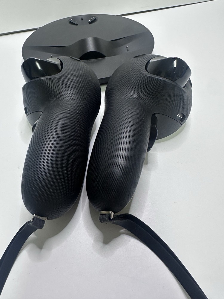 Meta Quest Touch Pro VR Controllers with Charging Dock - Tested
