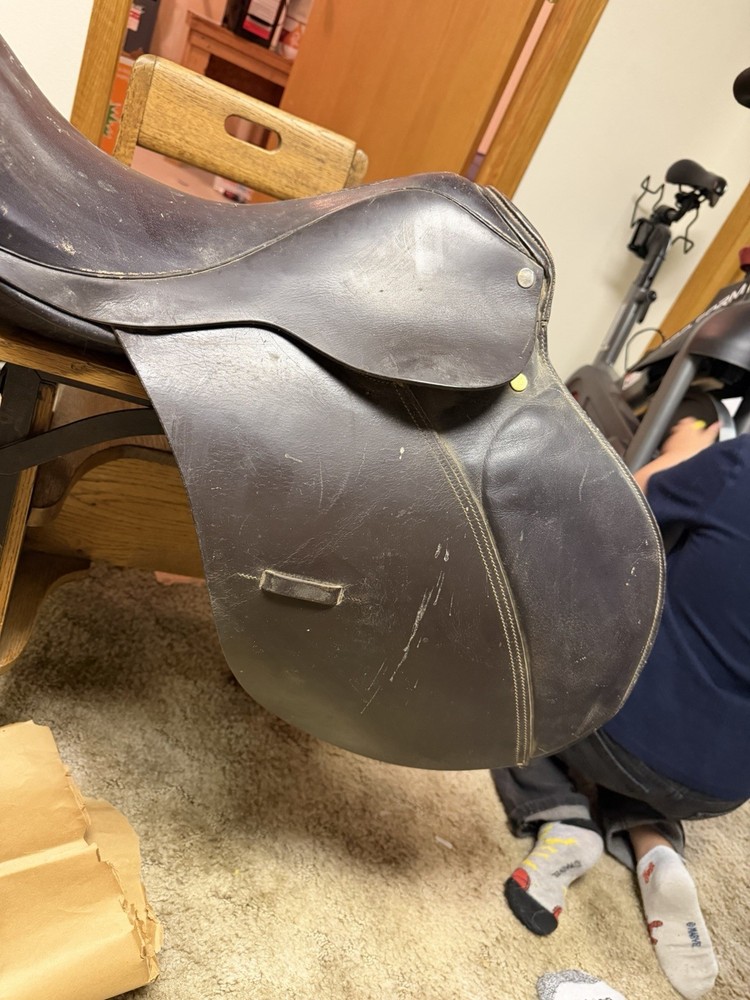 Silver Fox 17" English Saddle