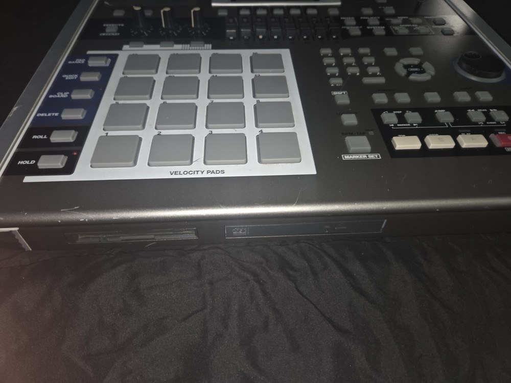 Roland MV-8000 Production Studio Sampler MIDI Sequencer Workstation