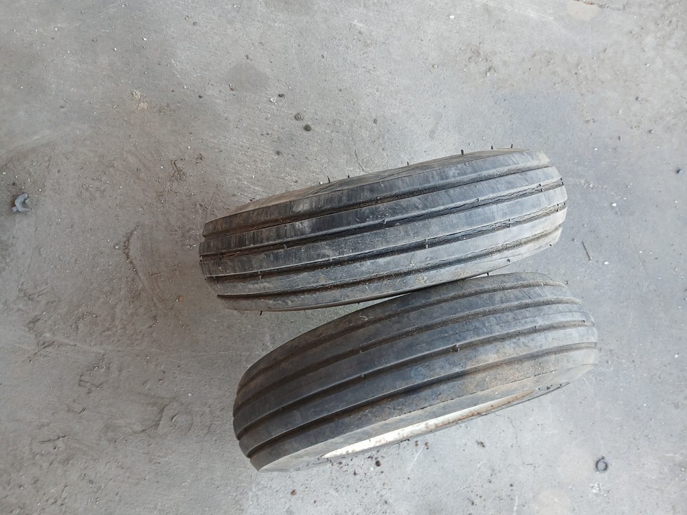 Pair of Front Wheels from MT372/Setor 2WD tractor