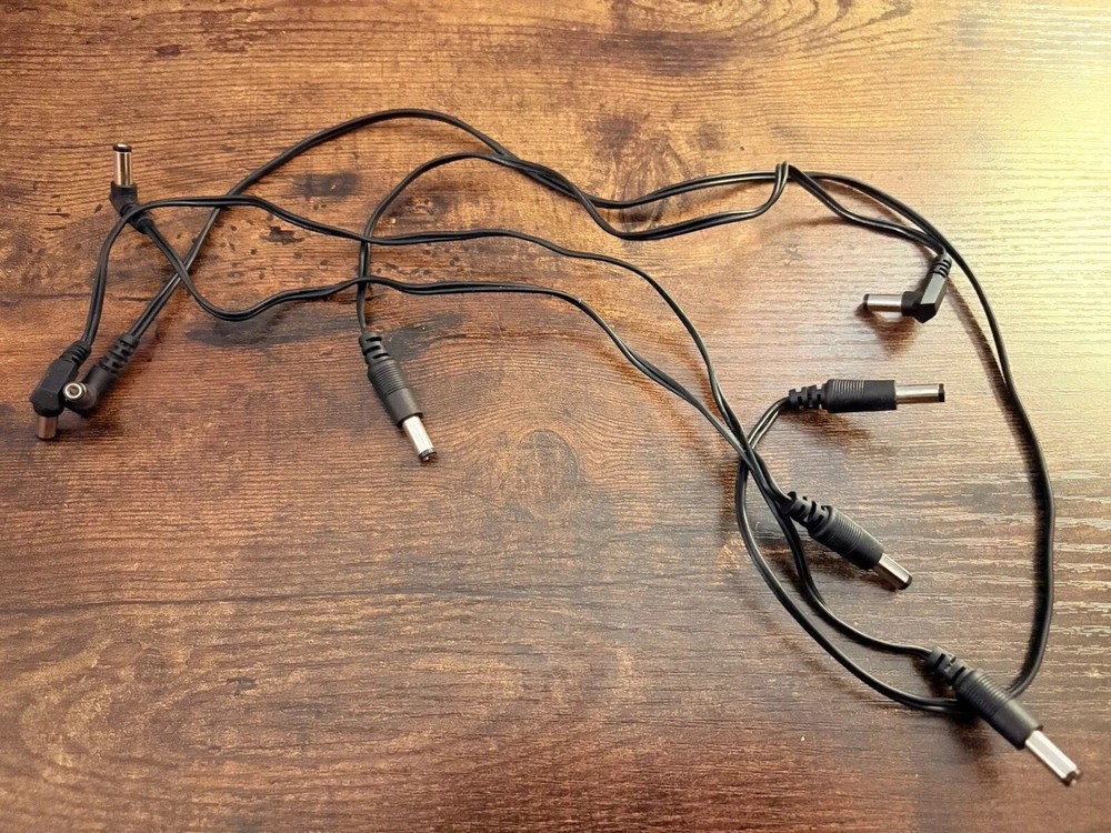 Custom 16 power channel pedal board