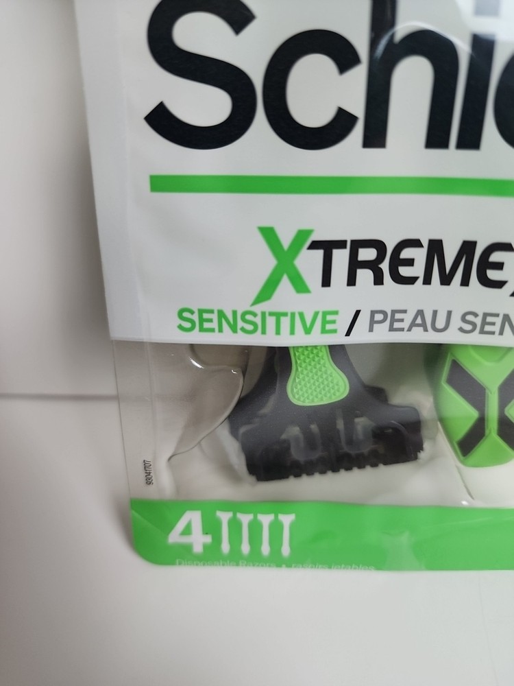 NEW Schick XTREME3 SENSITIVE Disposable Razors - 4 Count