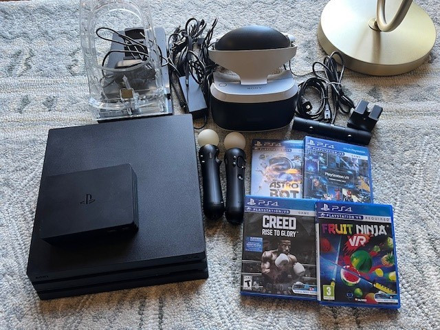 Playstation PS4 PRO 1 TB VR bundle with games - Read description