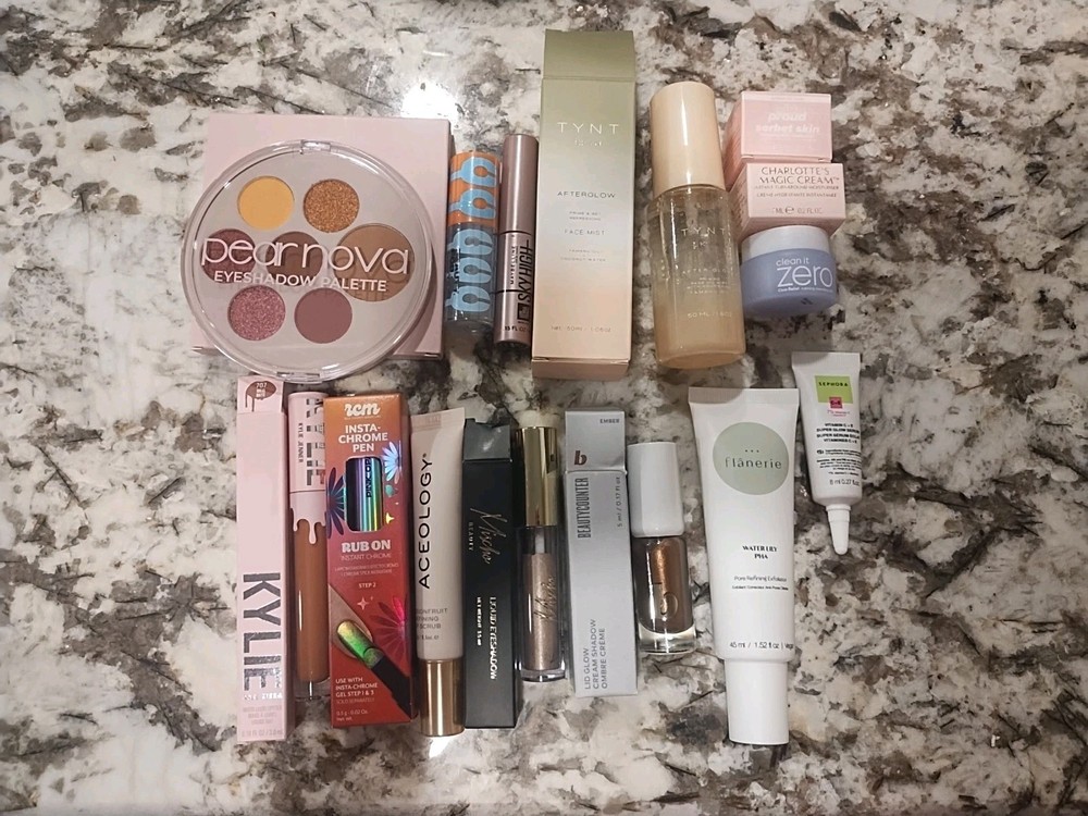 Beauty Bundle - 14 Items, Full And Deluxe Sizes