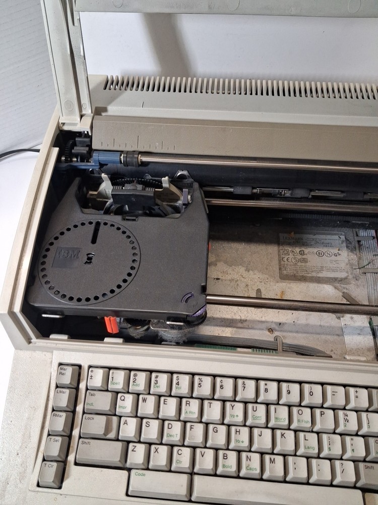 IBM Personal Wheelwriter 2 Electronic Typewriter - Works Great!
