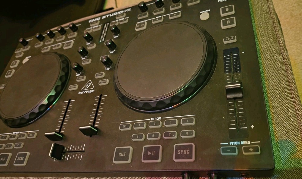 Behringer CMD Studio 4a DJ MIDI Controller w/Power working