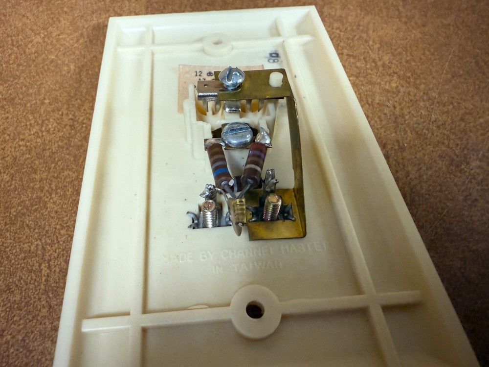 Channel Master 7319 Variable Isolation Wall Tap Ivory 300 OHM Output