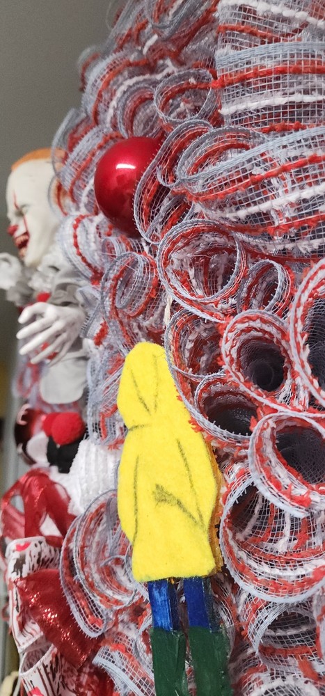 Animated "IT" - PENNYWISE Wreath 26"