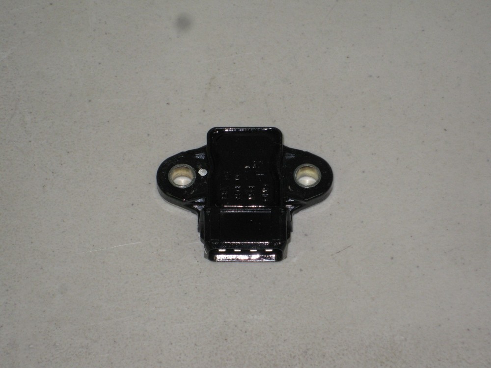 Mitsubishi Ignition Misfire Sensor Control Module Igniter MD374437 OEM Factory